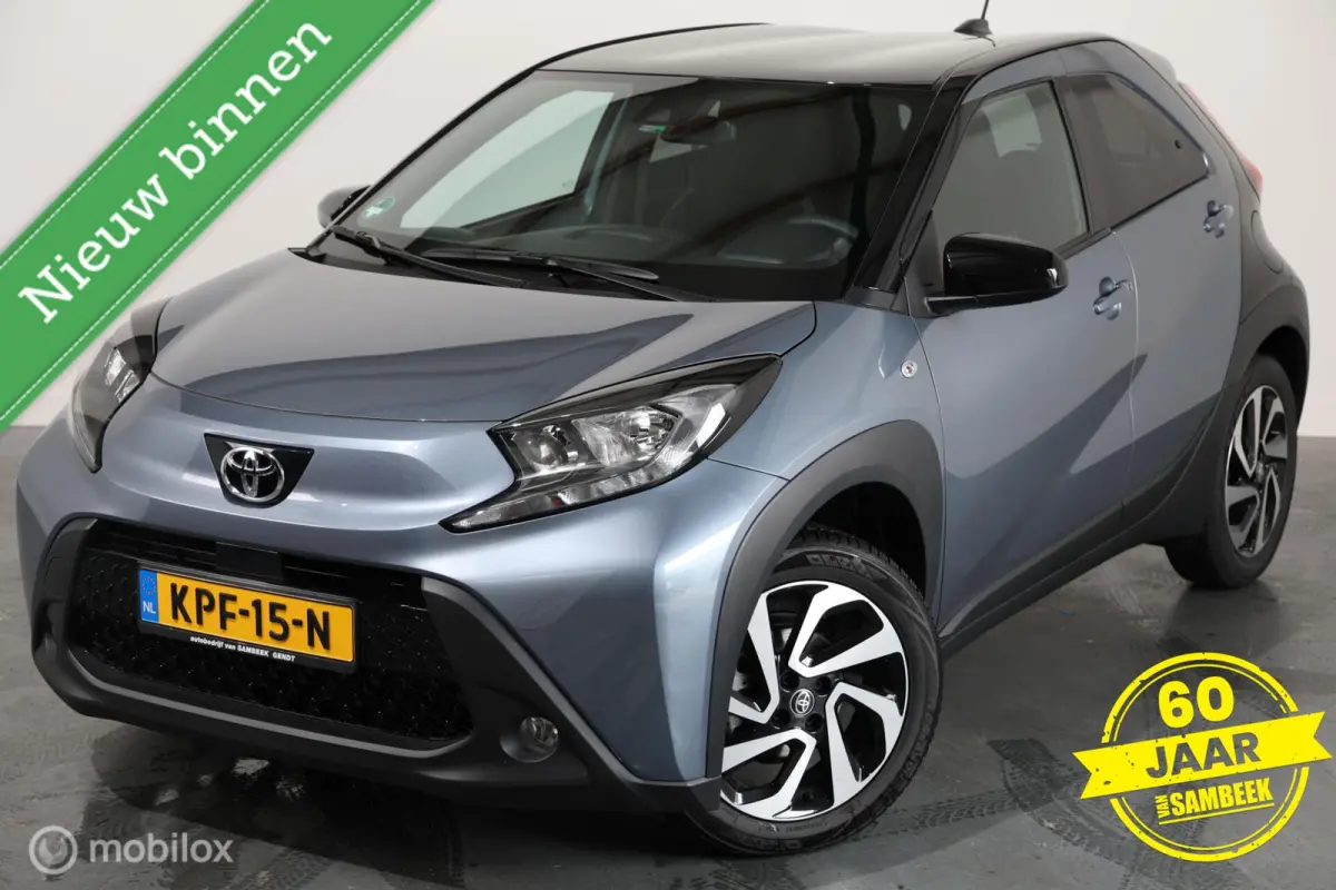 1.0 VVT-i S-CVT Play - Stoelverwarming - Carplay - Camera