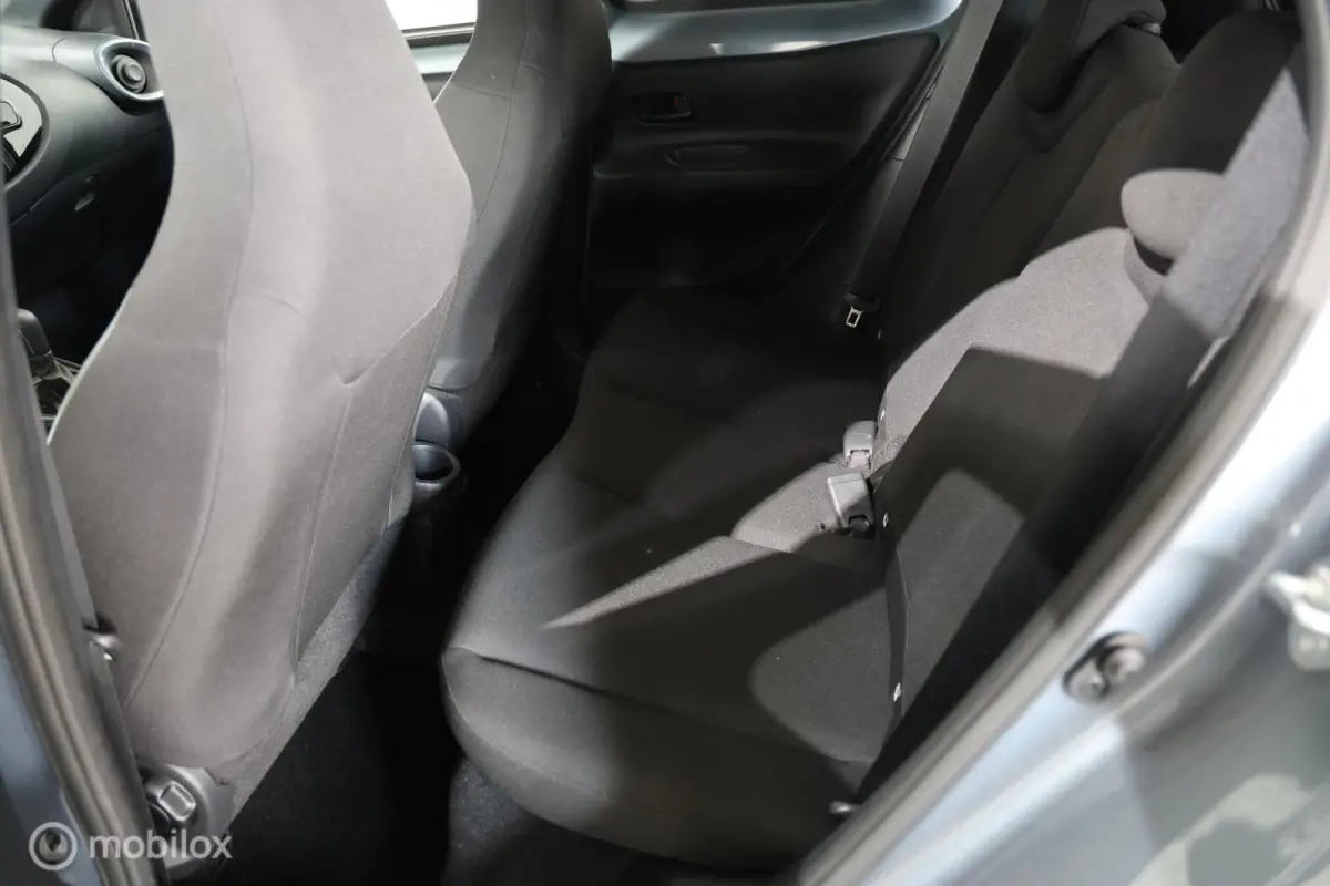 1.0 VVT-i S-CVT Play - Stoelverwarming - Carplay - Camera