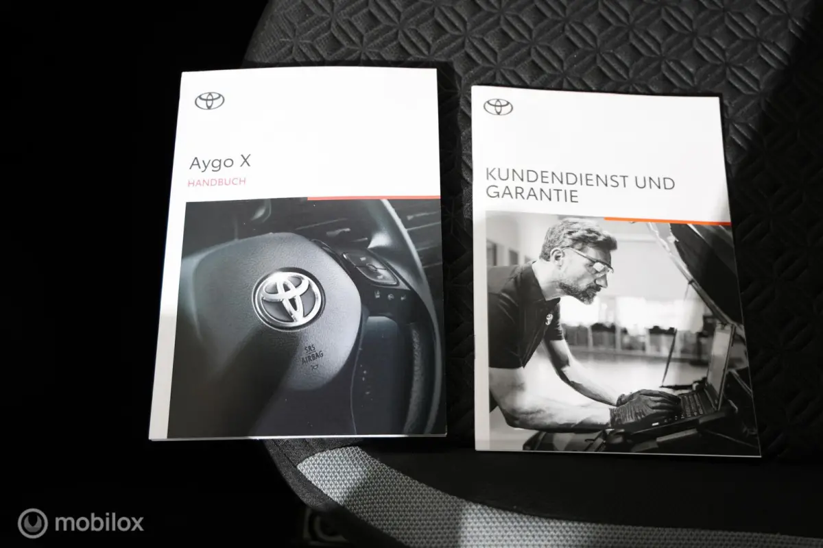 1.0 VVT-i S-CVT Play - Stoelverwarming - Carplay - Camera