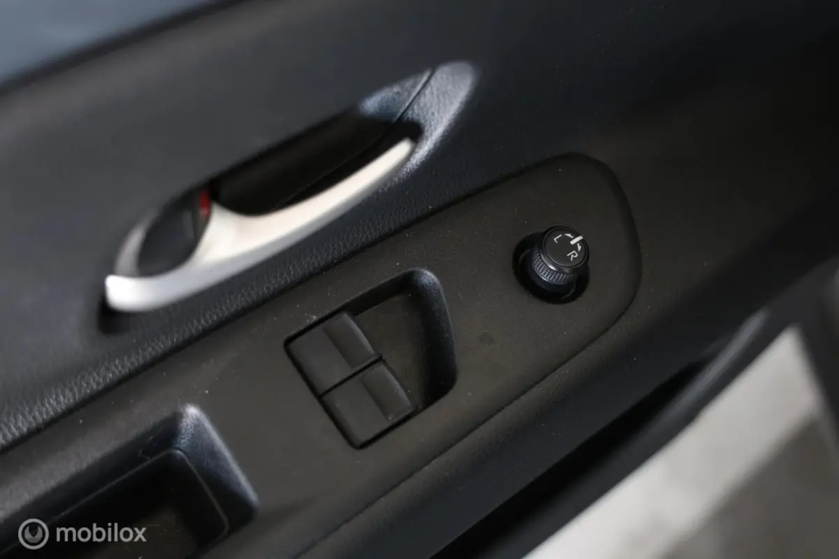 1.0 VVT-i S-CVT Play - Stoelverwarming - Carplay - Camera