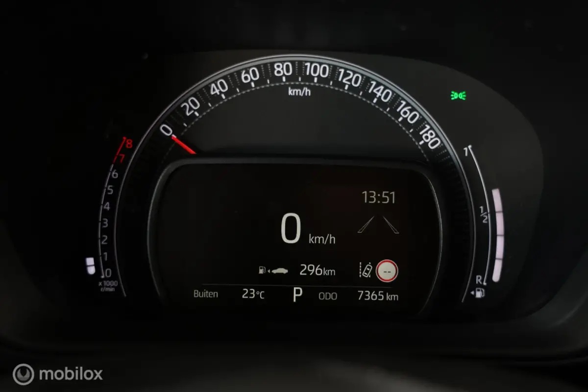 1.0 VVT-i S-CVT Play - Stoelverwarming - Carplay - Camera