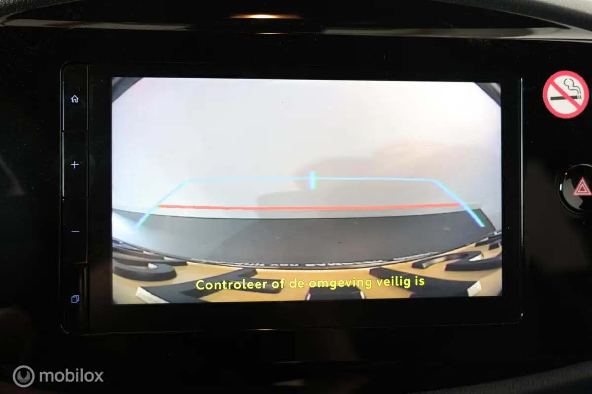1.0 VVT-i S-CVT Play - Stoelverwarming - Carplay - Camera
