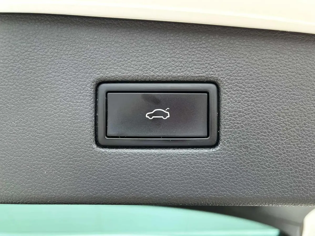 1.4 TSI eHybrid 245pk DSG R-Line Business | SoH 96% | Trekhaak | Navigatie