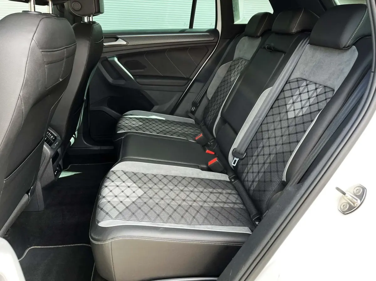 1.4 TSI eHybrid 245pk DSG R-Line Business | SoH 96% | Trekhaak | Navigatie