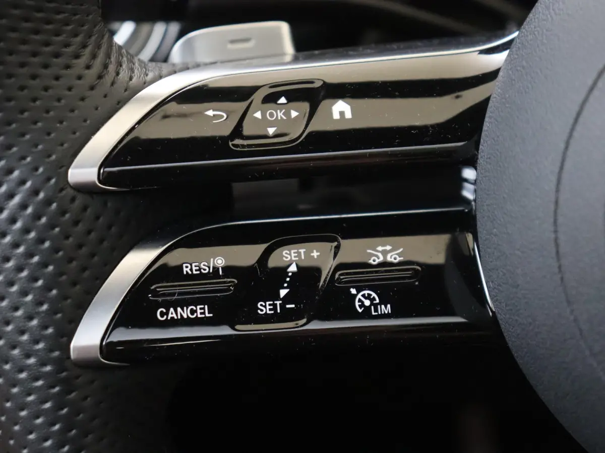 300 e Sport Edition / Panoramadak/ SUPERSCREEN/ Leder/ Stoelverwarming- & Ventilatie