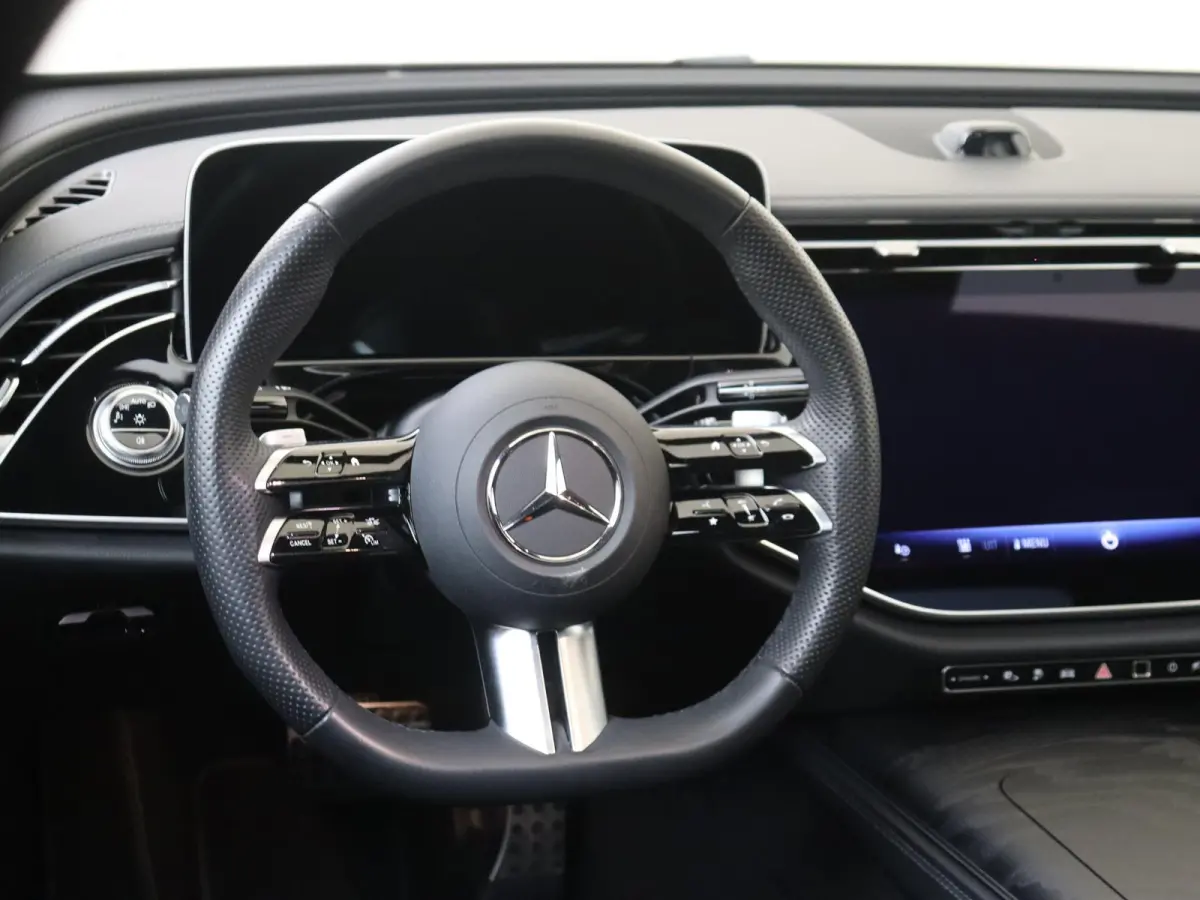 300 e Sport Edition / Panoramadak/ SUPERSCREEN/ Leder/ Stoelverwarming- & Ventilatie