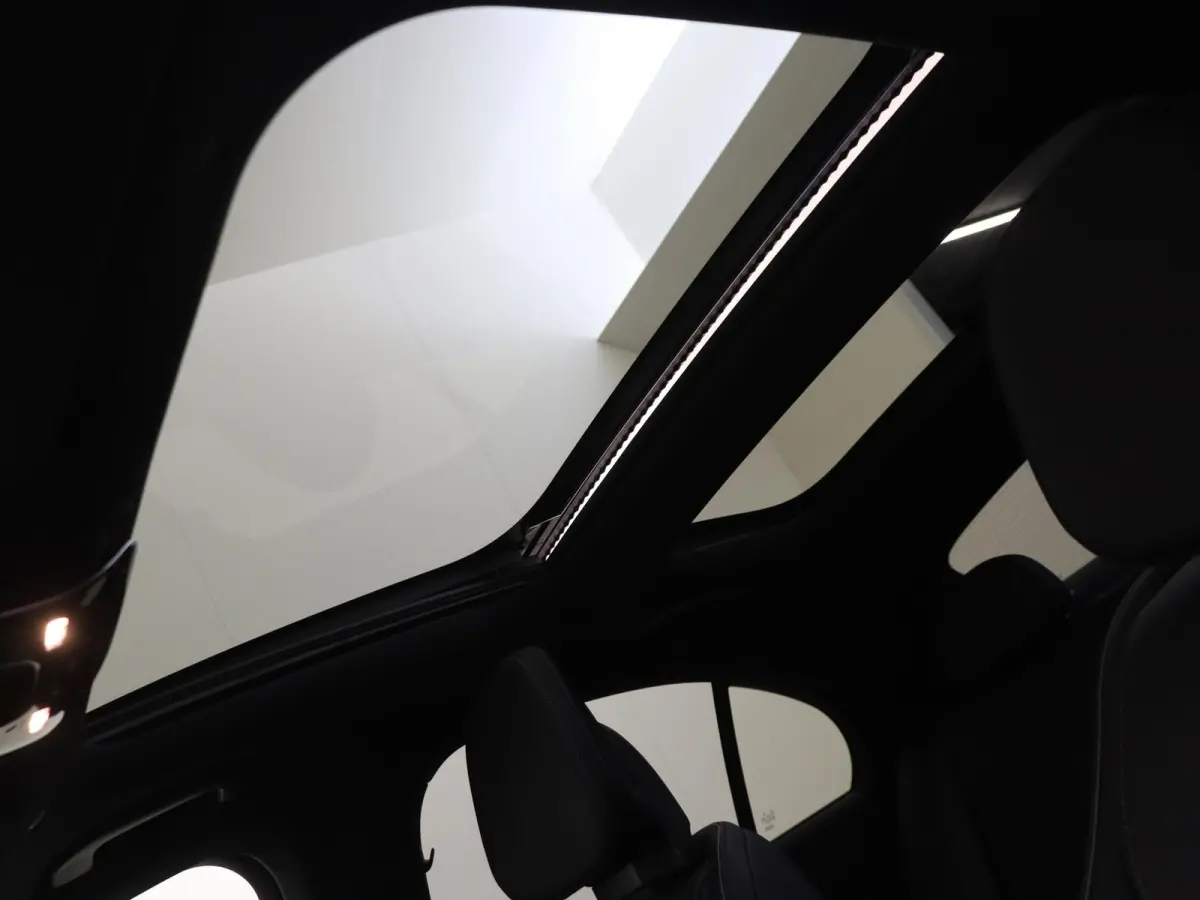 300 e Sport Edition / Panoramadak/ SUPERSCREEN/ Leder/ Stoelverwarming- & Ventilatie