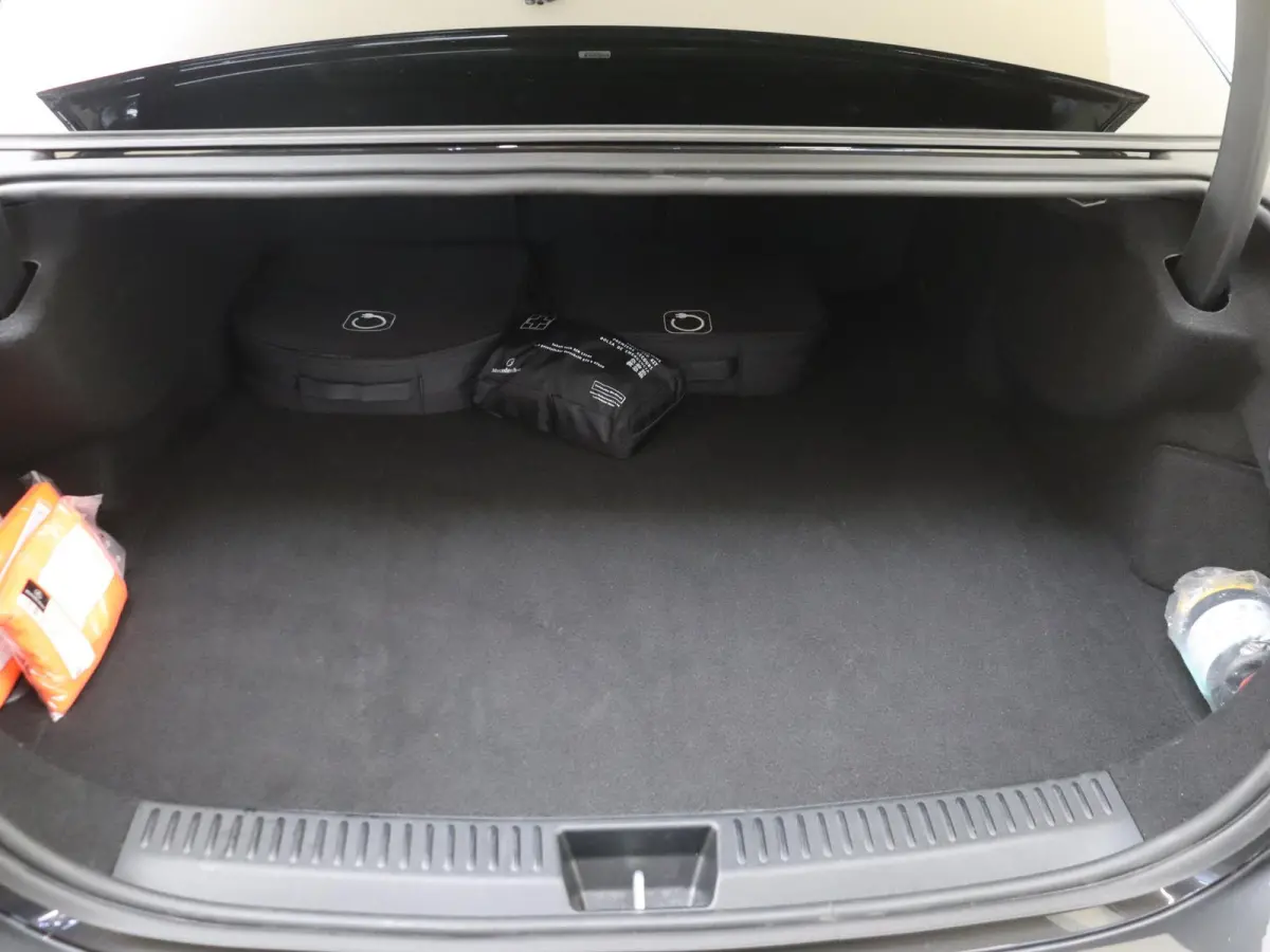 300 e Sport Edition / Panoramadak/ SUPERSCREEN/ Leder/ Stoelverwarming- & Ventilatie