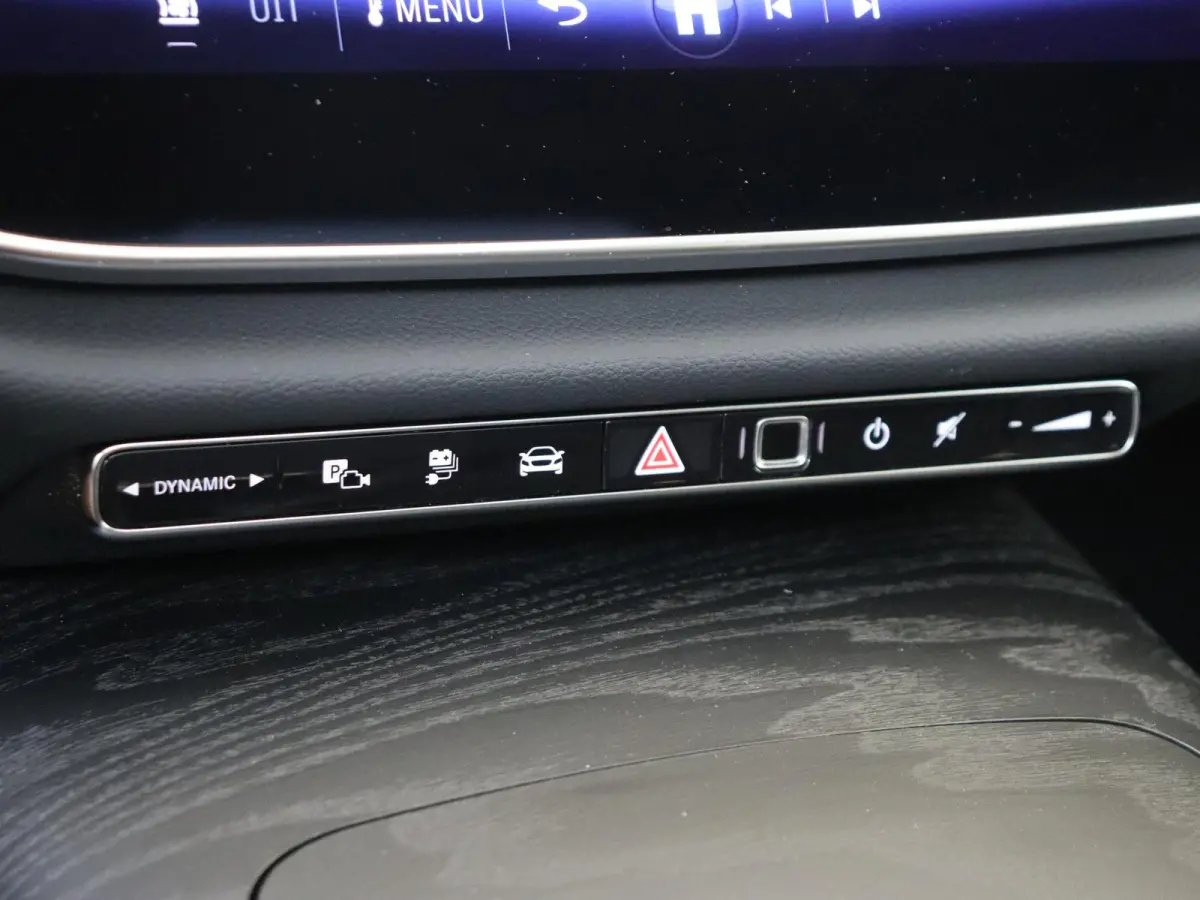 300 e Sport Edition / Panoramadak/ SUPERSCREEN/ Leder/ Stoelverwarming- & Ventilatie