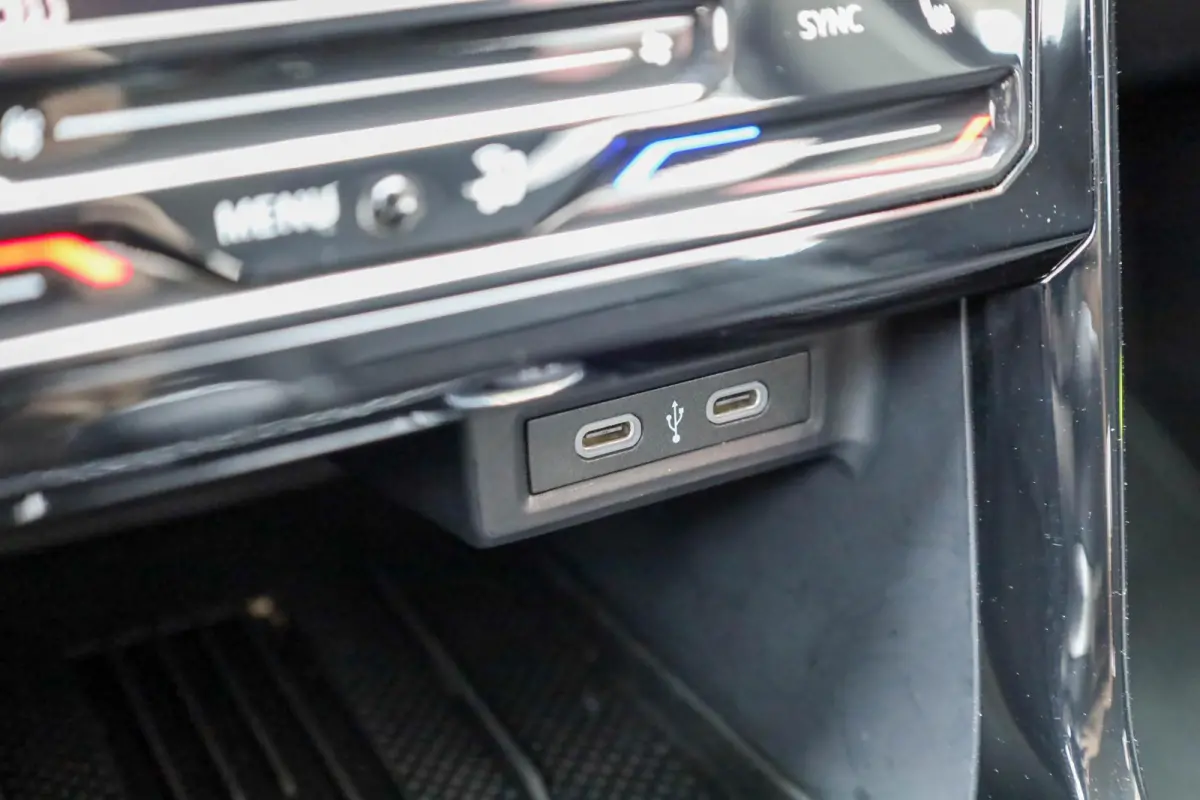 1.0 TSI 95pk Life Edition | Navigatie | Adaptieve Cruise Control | Parkeersensoren