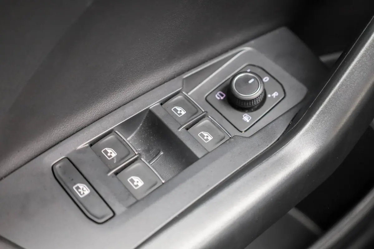 1.0 TSI 95pk Life Edition | Navigatie | Adaptieve Cruise Control | Parkeersensoren