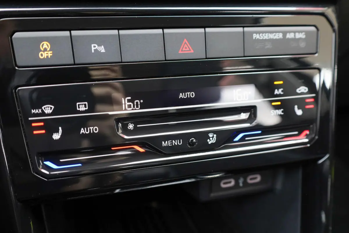 1.0 TSI 95pk Life Edition | Navigatie | Adaptieve Cruise Control | Parkeersensoren