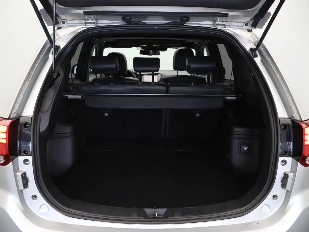 2.4 PHEV Instyle | Leder | Panorama dak | Stoelverwarming | Trekhaak |