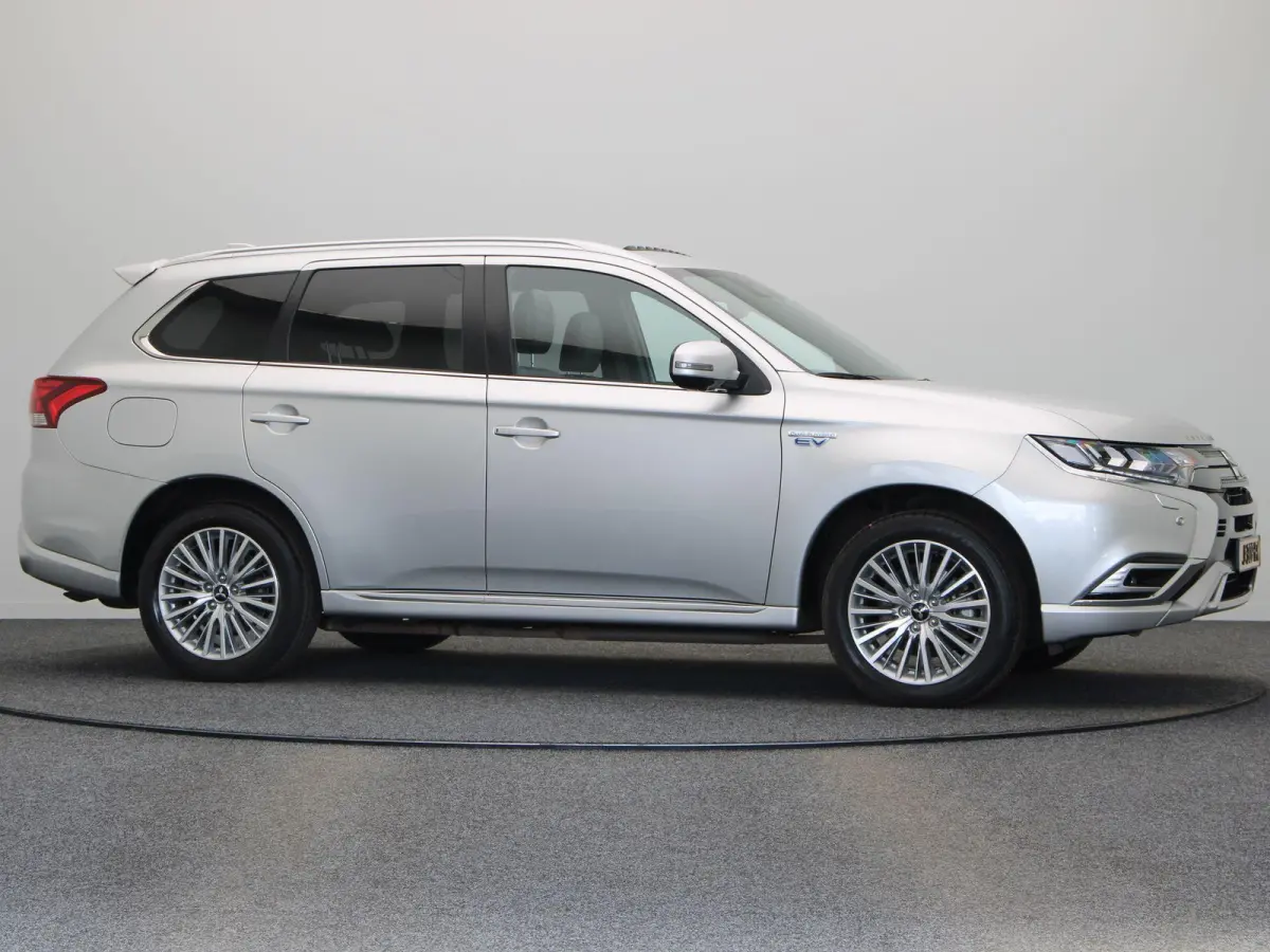 2.4 PHEV Instyle | Leder | Panorama dak | Stoelverwarming | Trekhaak |