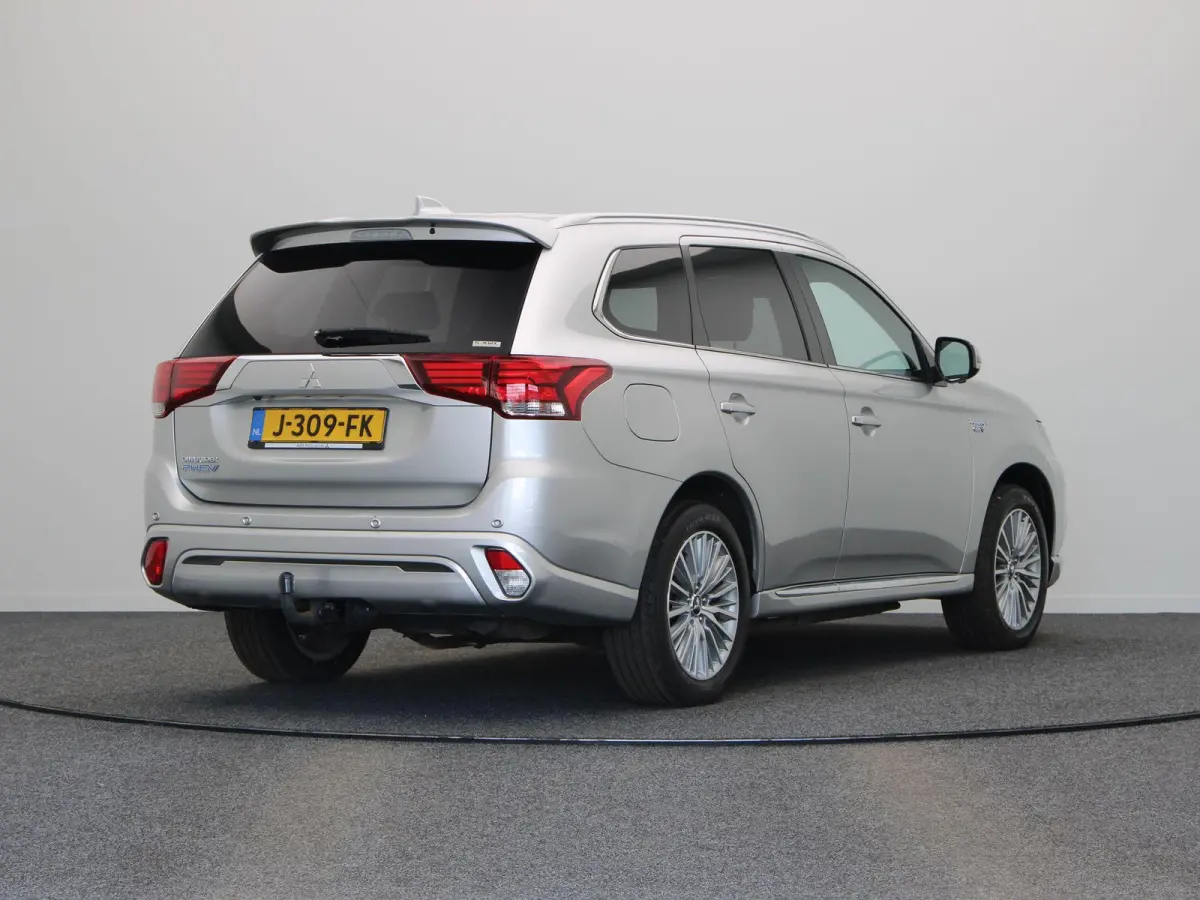 2.4 PHEV Instyle | Leder | Panorama dak | Stoelverwarming | Trekhaak |