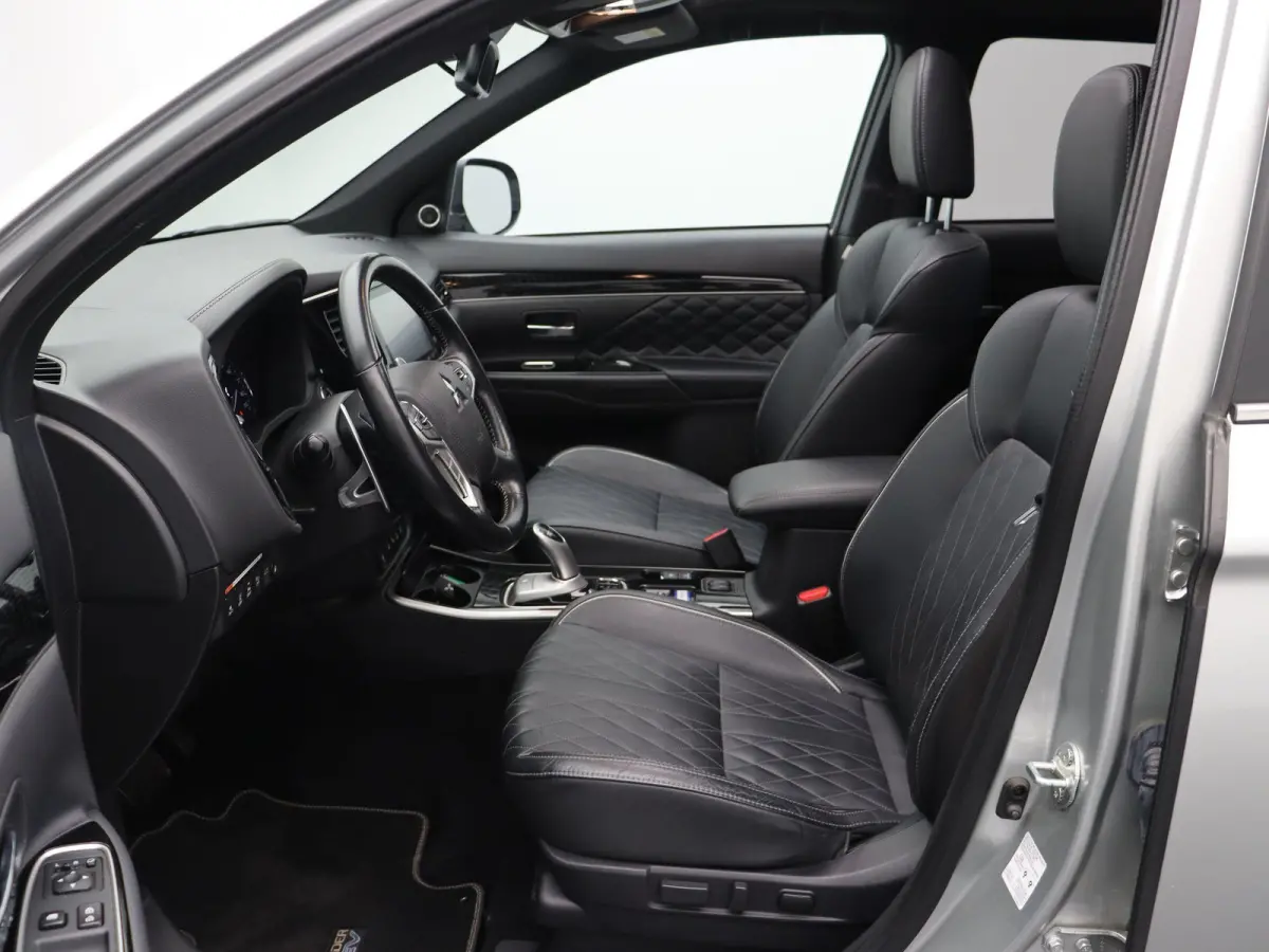 2.4 PHEV Instyle | Leder | Panorama dak | Stoelverwarming | Trekhaak |