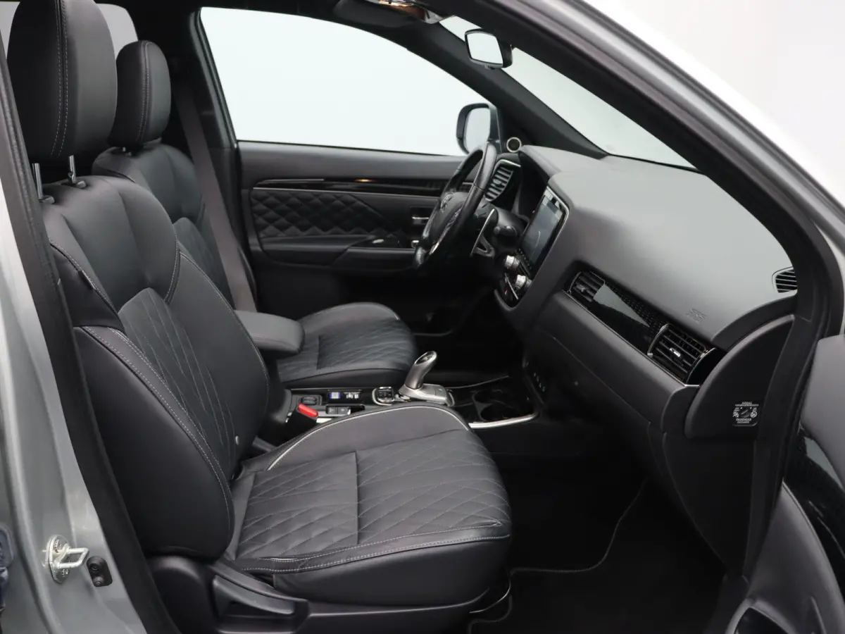 2.4 PHEV Instyle | Leder | Panorama dak | Stoelverwarming | Trekhaak |