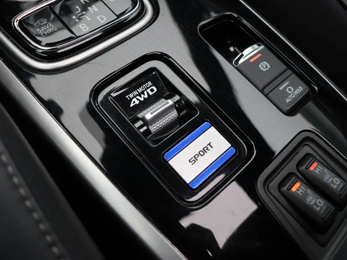 2.4 PHEV Instyle | Leder | Panorama dak | Stoelverwarming | Trekhaak |