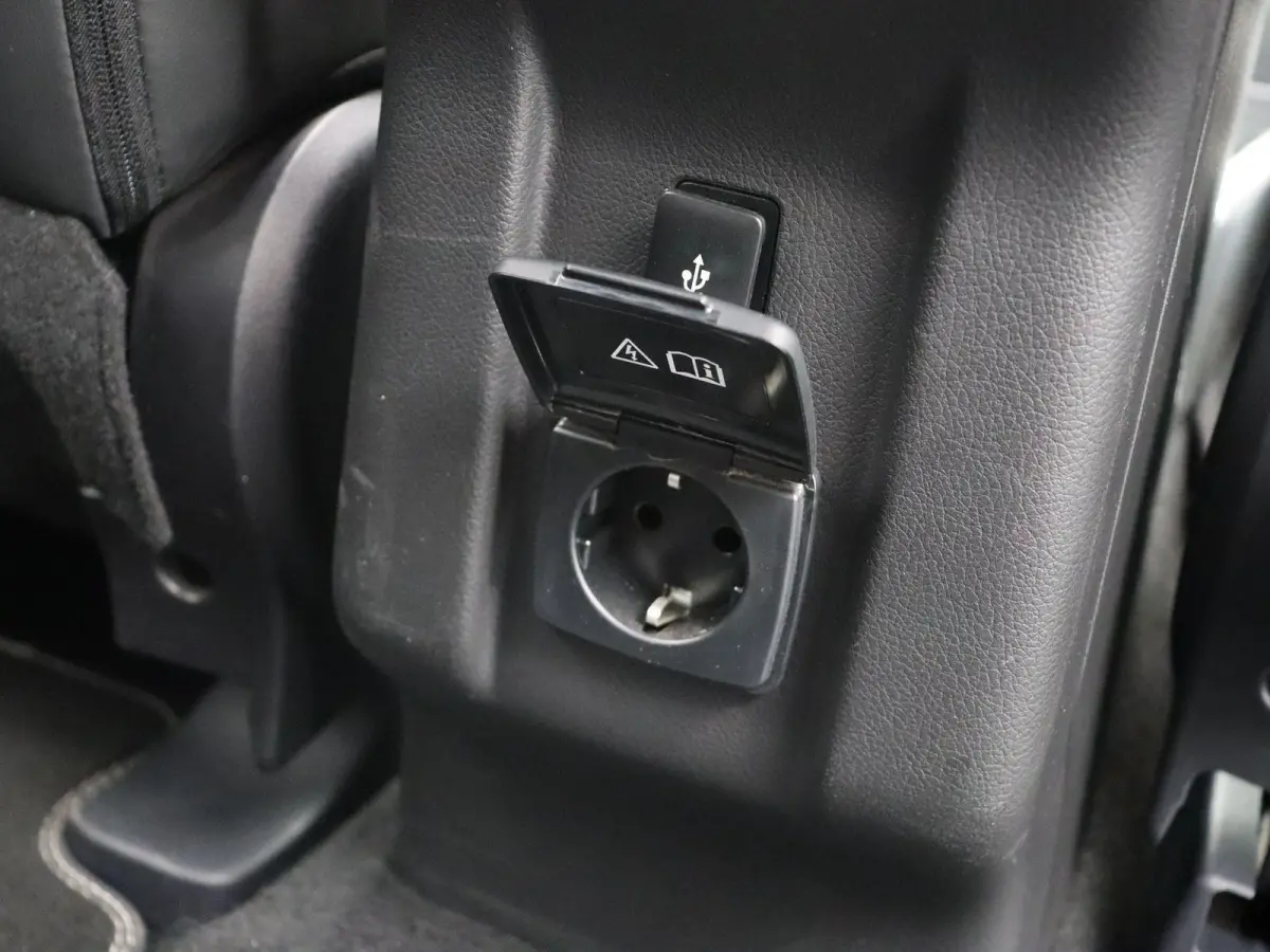 2.4 PHEV Instyle | Leder | Panorama dak | Stoelverwarming | Trekhaak |