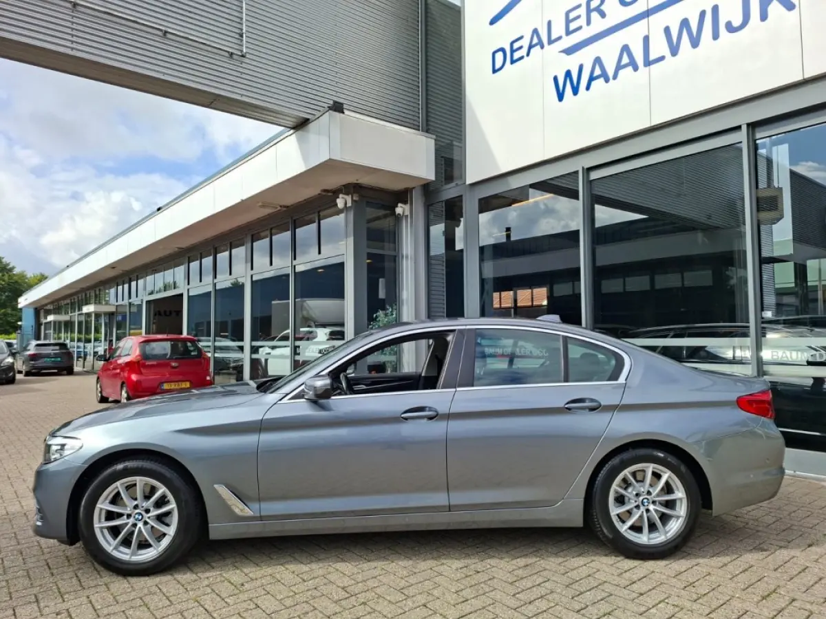 520I AUTOMAAT 184PK EXECUTIVE EDITION NAVI LMV PDC-CAMERA