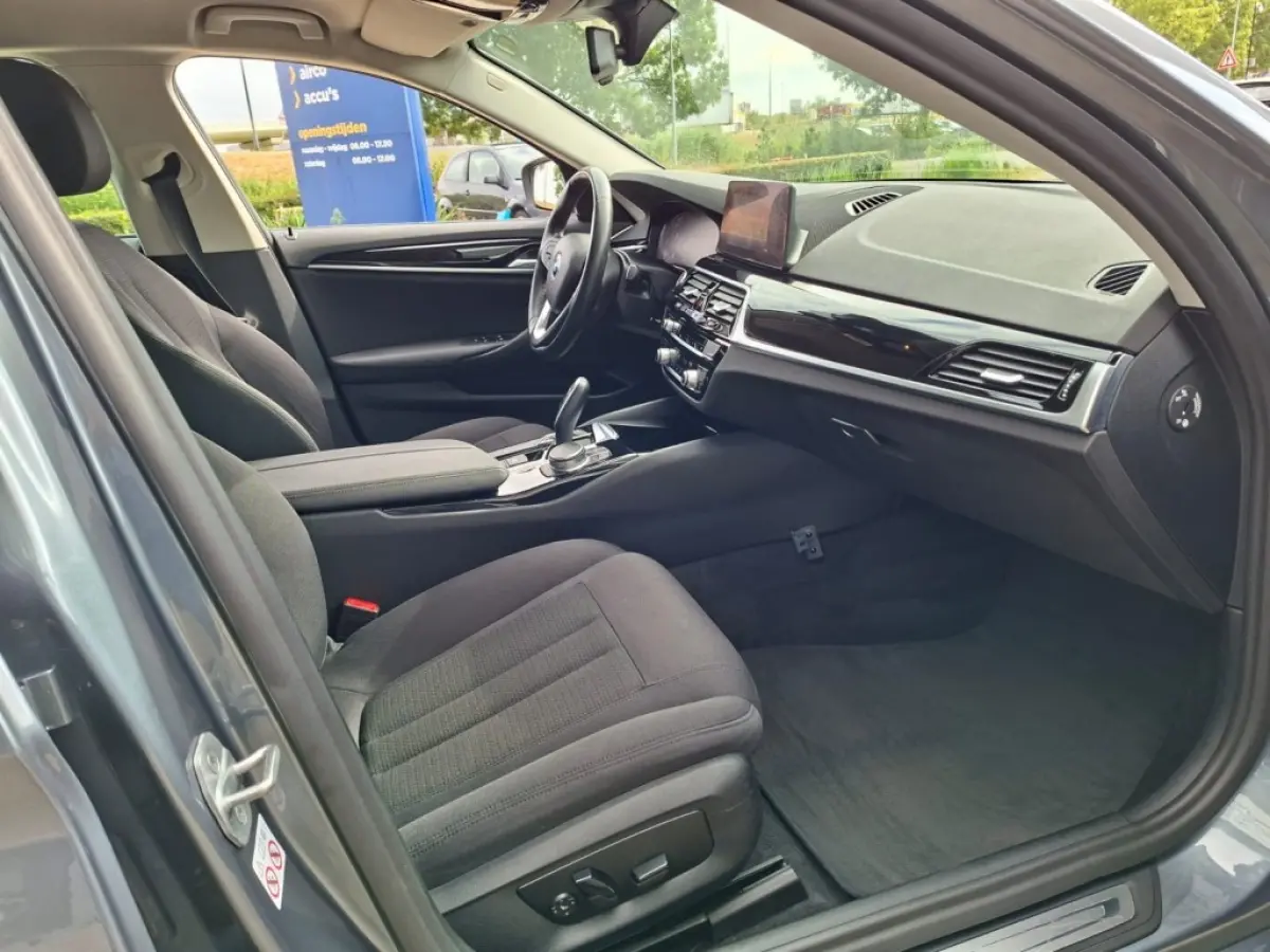 520I AUTOMAAT 184PK EXECUTIVE EDITION NAVI LMV PDC-CAMERA