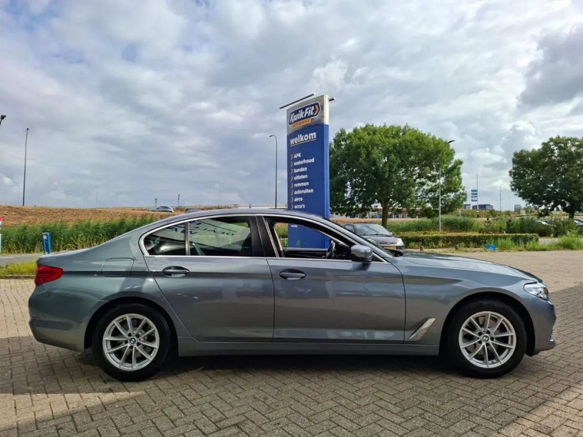 520I AUTOMAAT 184PK EXECUTIVE EDITION NAVI LMV PDC-CAMERA