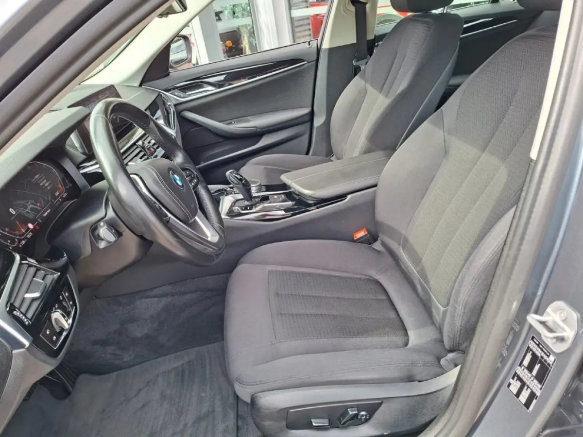 520I AUTOMAAT 184PK EXECUTIVE EDITION NAVI LMV PDC-CAMERA