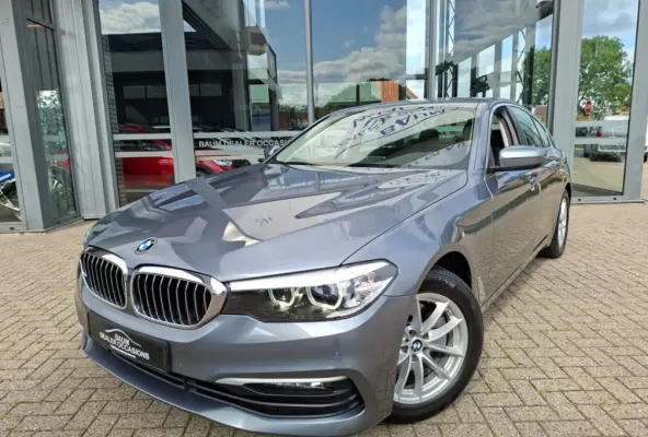 520I AUTOMAAT 184PK EXECUTIVE EDITION NAVI LMV PDC-CAMERA