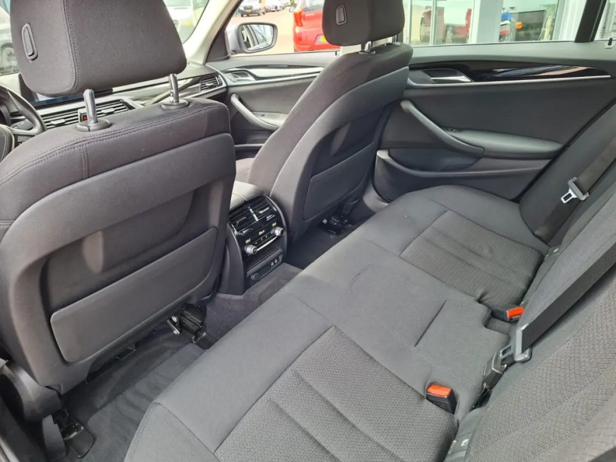 520I AUTOMAAT 184PK EXECUTIVE EDITION NAVI LMV PDC-CAMERA
