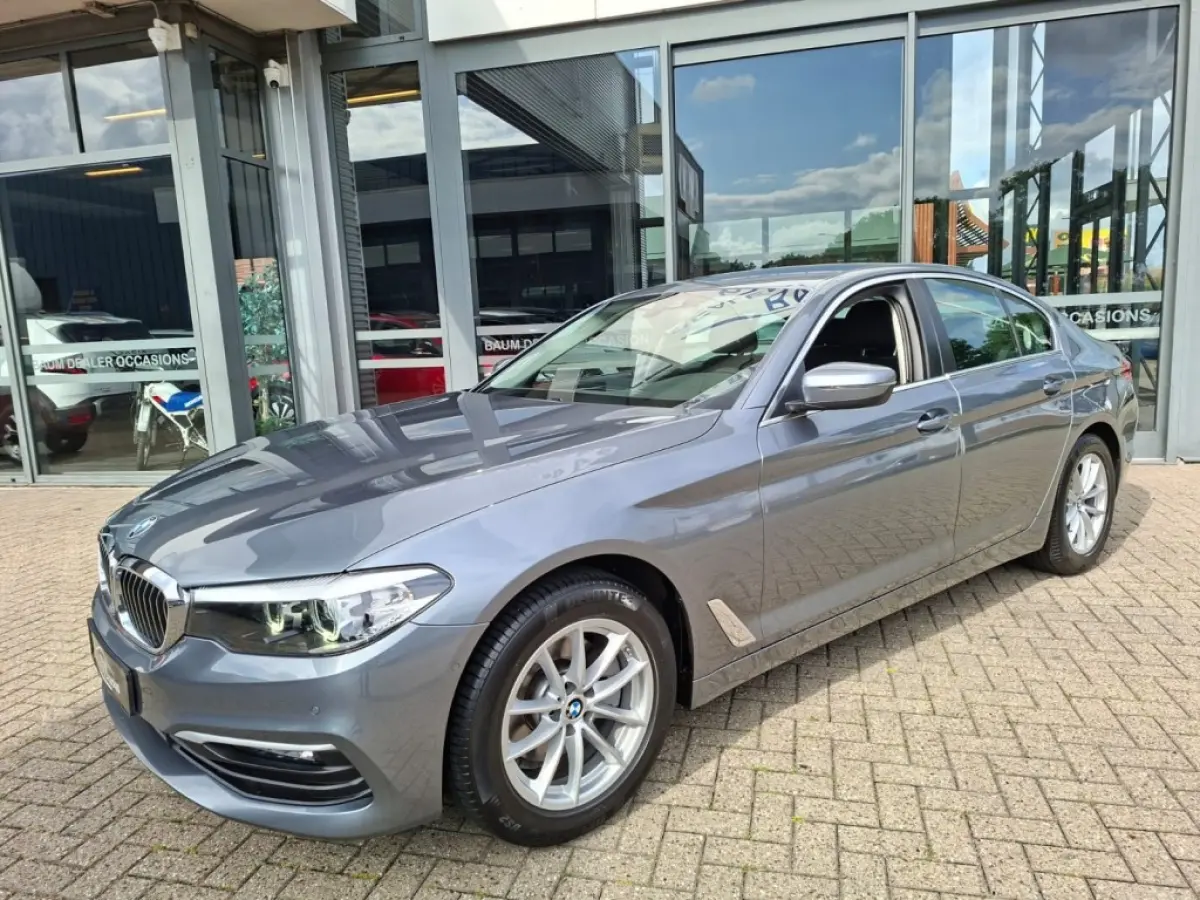 520I AUTOMAAT 184PK EXECUTIVE EDITION NAVI LMV PDC-CAMERA