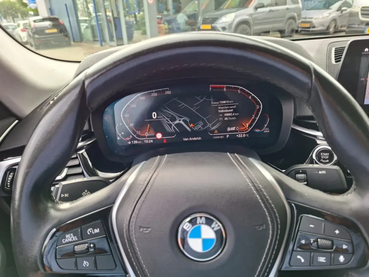 520I AUTOMAAT 184PK EXECUTIVE EDITION NAVI LMV PDC-CAMERA