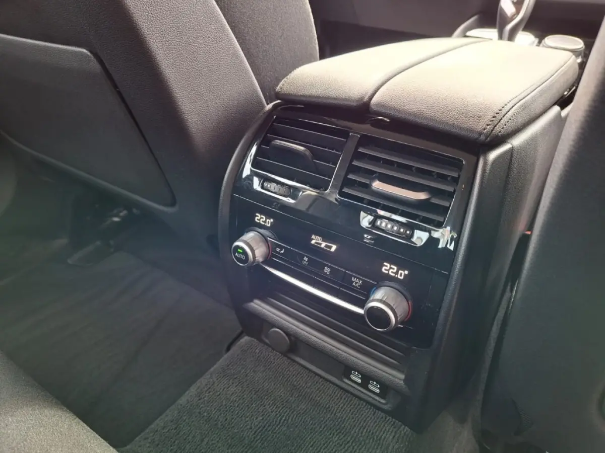 520I AUTOMAAT 184PK EXECUTIVE EDITION NAVI LMV PDC-CAMERA