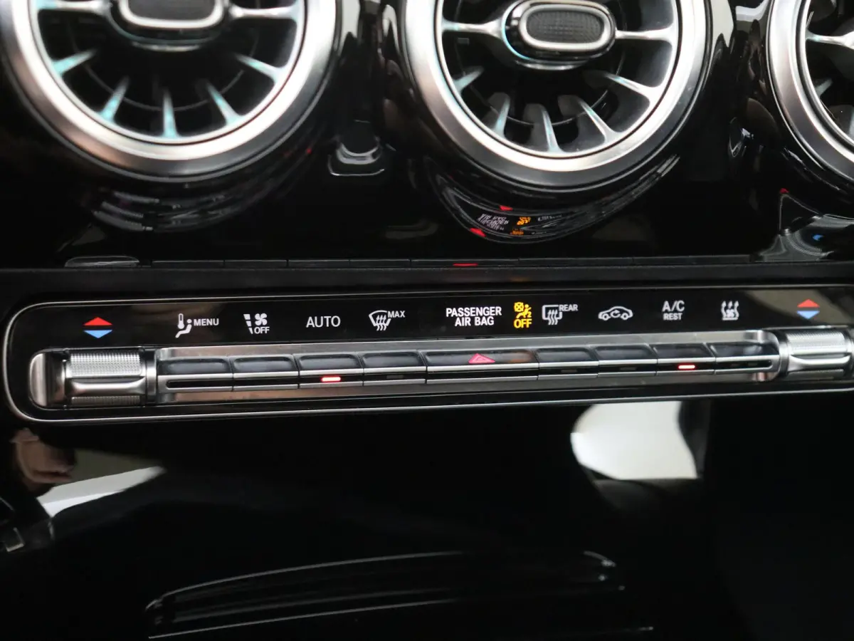 250 e Business Solution AMG / Memory-Stoelen / Panaromadak / Headup-Display / 360Graden-Camera / Night-Pakket /