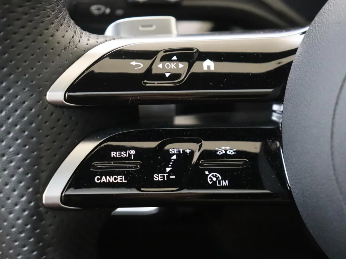 250 e Business Solution AMG / Memory-Stoelen / Panaromadak / Headup-Display / 360Graden-Camera / Night-Pakket /