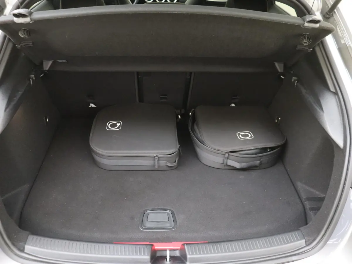 250 e Business Solution AMG / Memory-Stoelen / Panaromadak / Headup-Display / 360Graden-Camera / Night-Pakket /