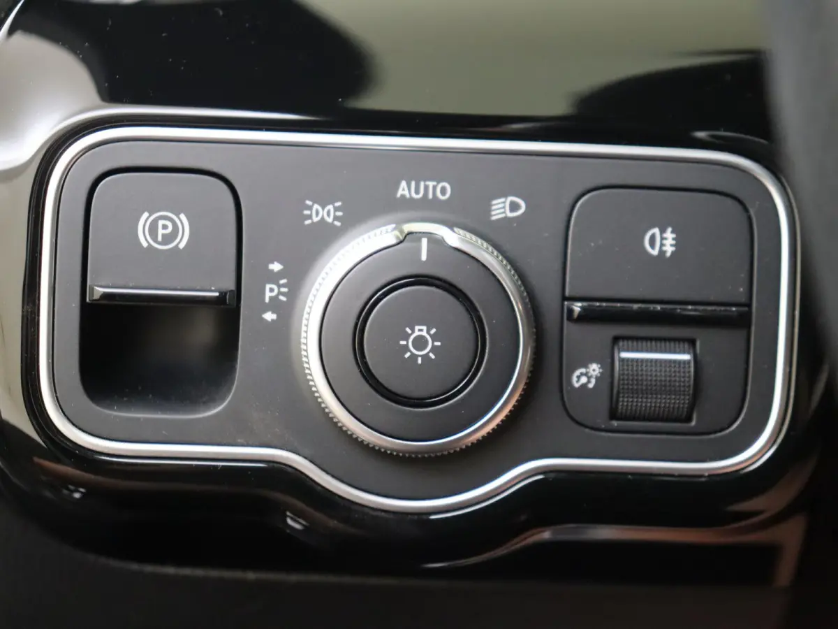 250 e Business Solution AMG / Memory-Stoelen / Panaromadak / Headup-Display / 360Graden-Camera / Night-Pakket /