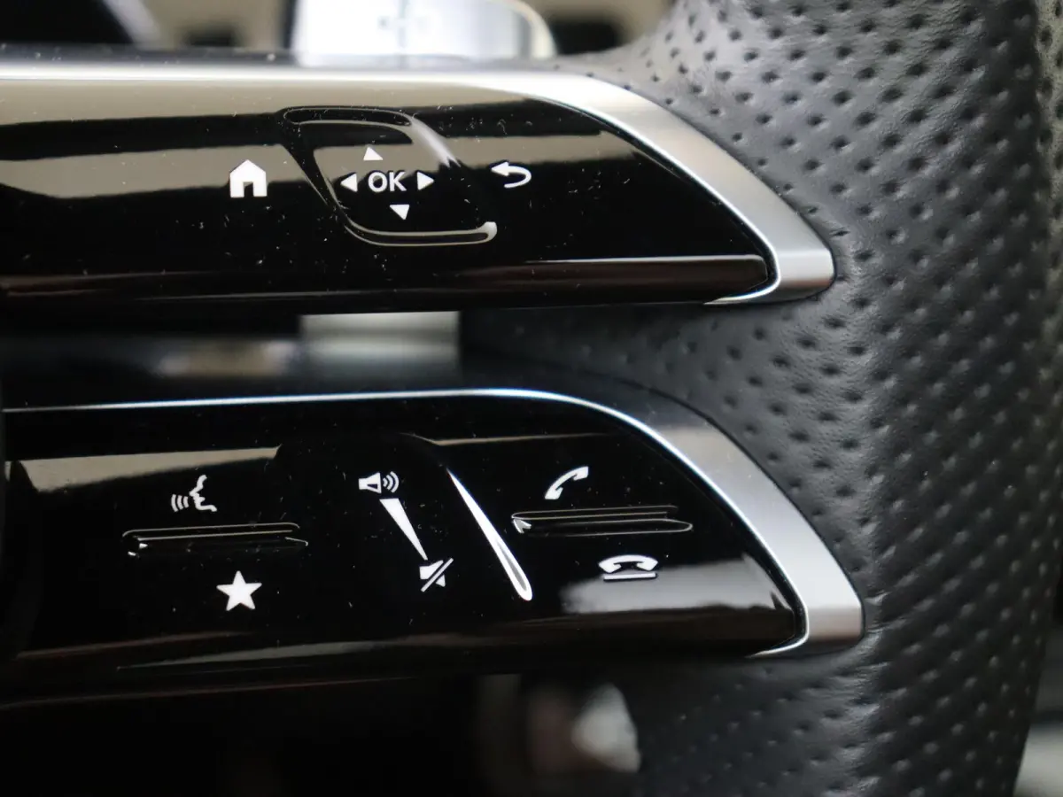 250 e Business Solution AMG / Memory-Stoelen / Panaromadak / Headup-Display / 360Graden-Camera / Night-Pakket /