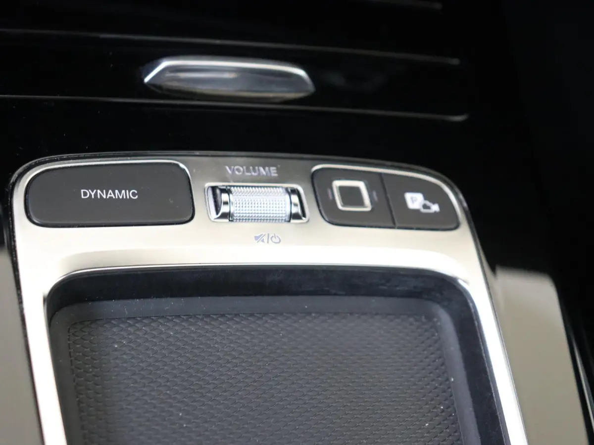 250 e Business Solution AMG / Memory-Stoelen / Panaromadak / Headup-Display / 360Graden-Camera / Night-Pakket /