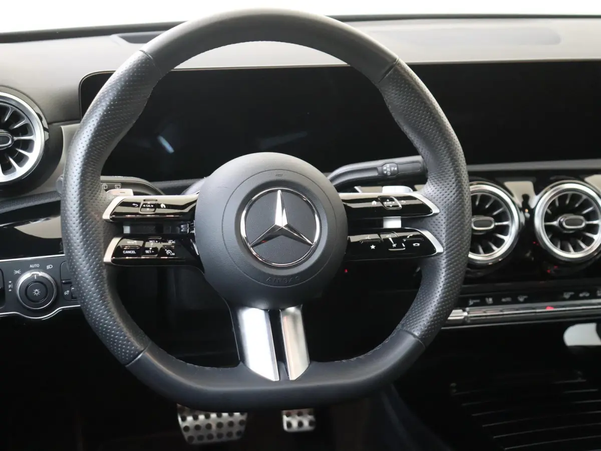 250 e Business Solution AMG / Memory-Stoelen / Panaromadak / Headup-Display / 360Graden-Camera / Night-Pakket /