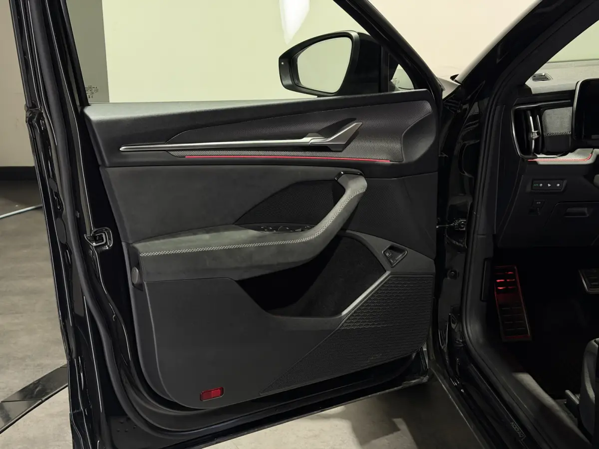 1.5 TSI PHEV Sportline | Matrix LED | ACC | LMV 19'' |