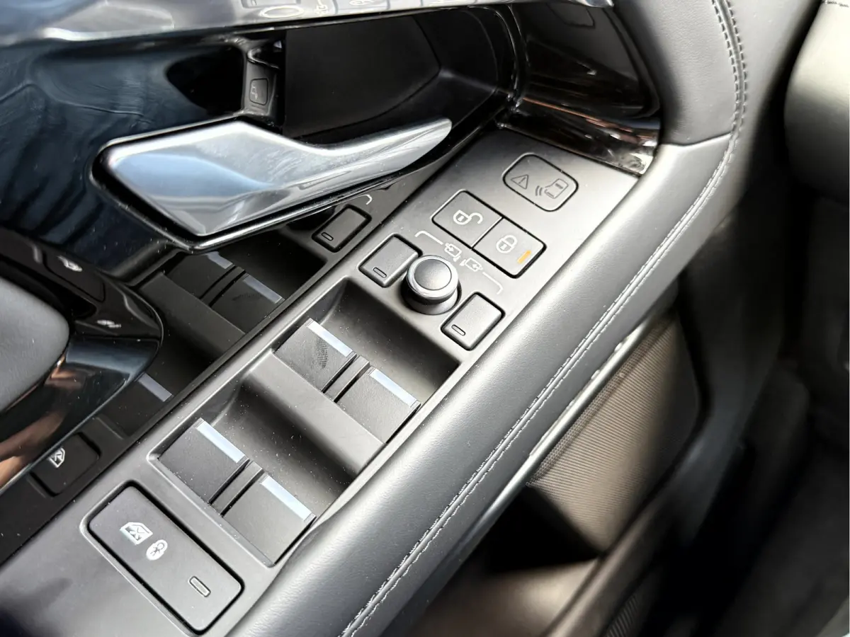 1.5 P300e AWD R-Dynamic HSE NL. Auto, Wrapped, Panoramadak