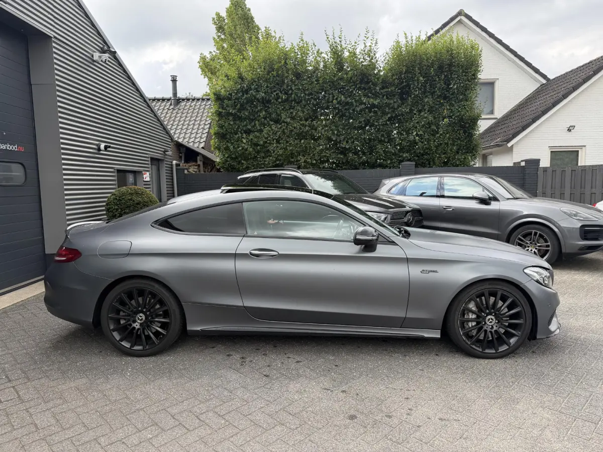 AMG 43 4MATIC | Panoramadak | Kuipstoelen | Burmester | Camera | Carbon | DAB | Elektrische Achterklep | Sfeerverlichting |