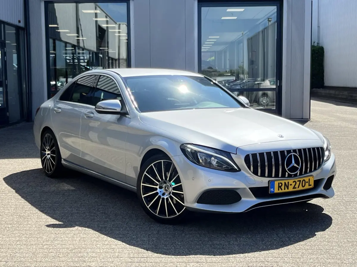 160 Premium Avantgarde | NL Auto/Navi/Camera/Sfeerverl./Clima/Cruise/19"/Elektr.Verstelbare Stoelen