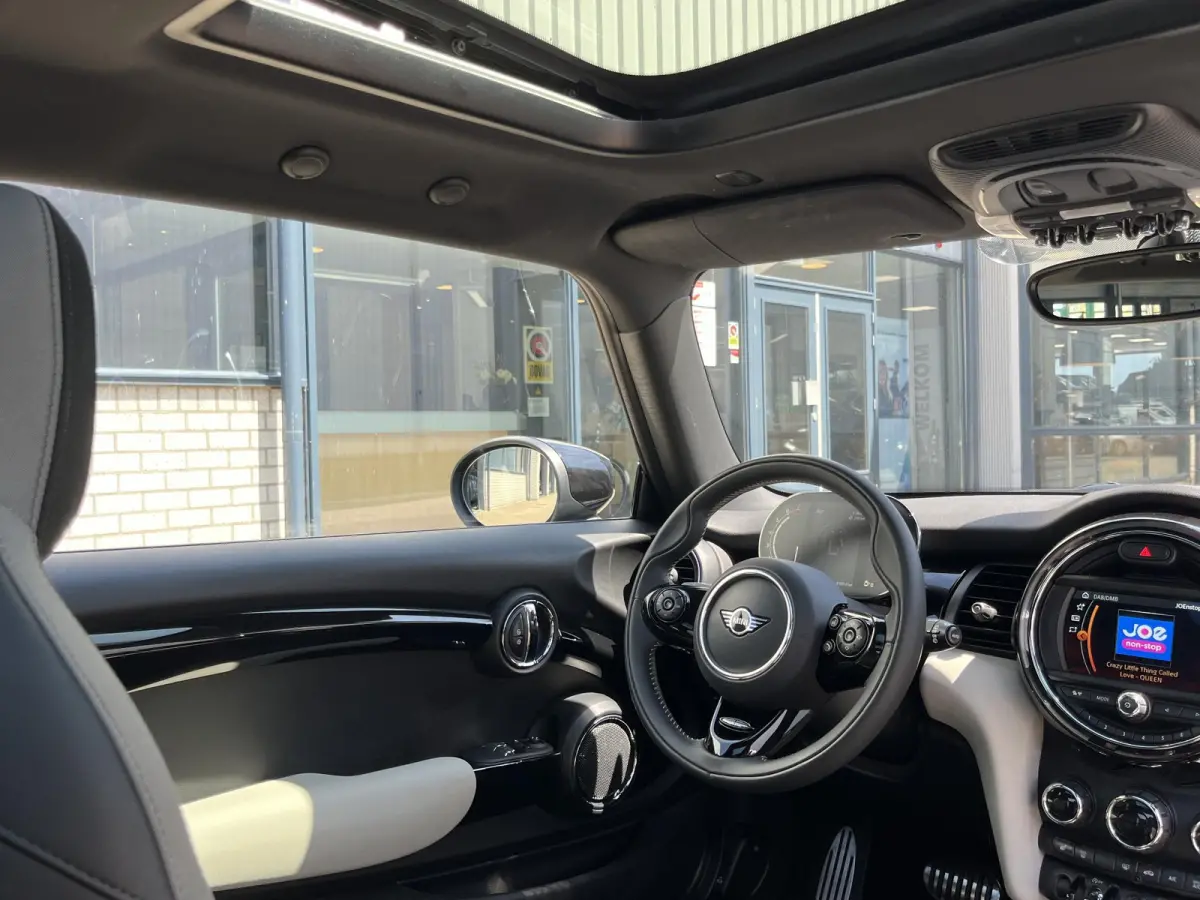 1.5 One Chili | Pano.Dak/Sportstoelen/Leder-Alcantara/JCW pakket/Navi/Clima/Cruise/Apple CarPlay-Android Auto