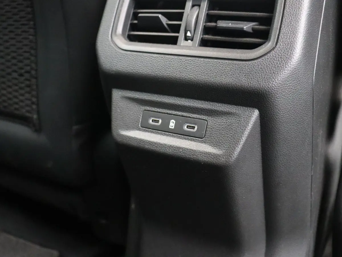 E-Tech full hybrid 200pk techno | Harman Kardon | Stoel, stuur en voorruitverwarming | Elektrische achterklep |