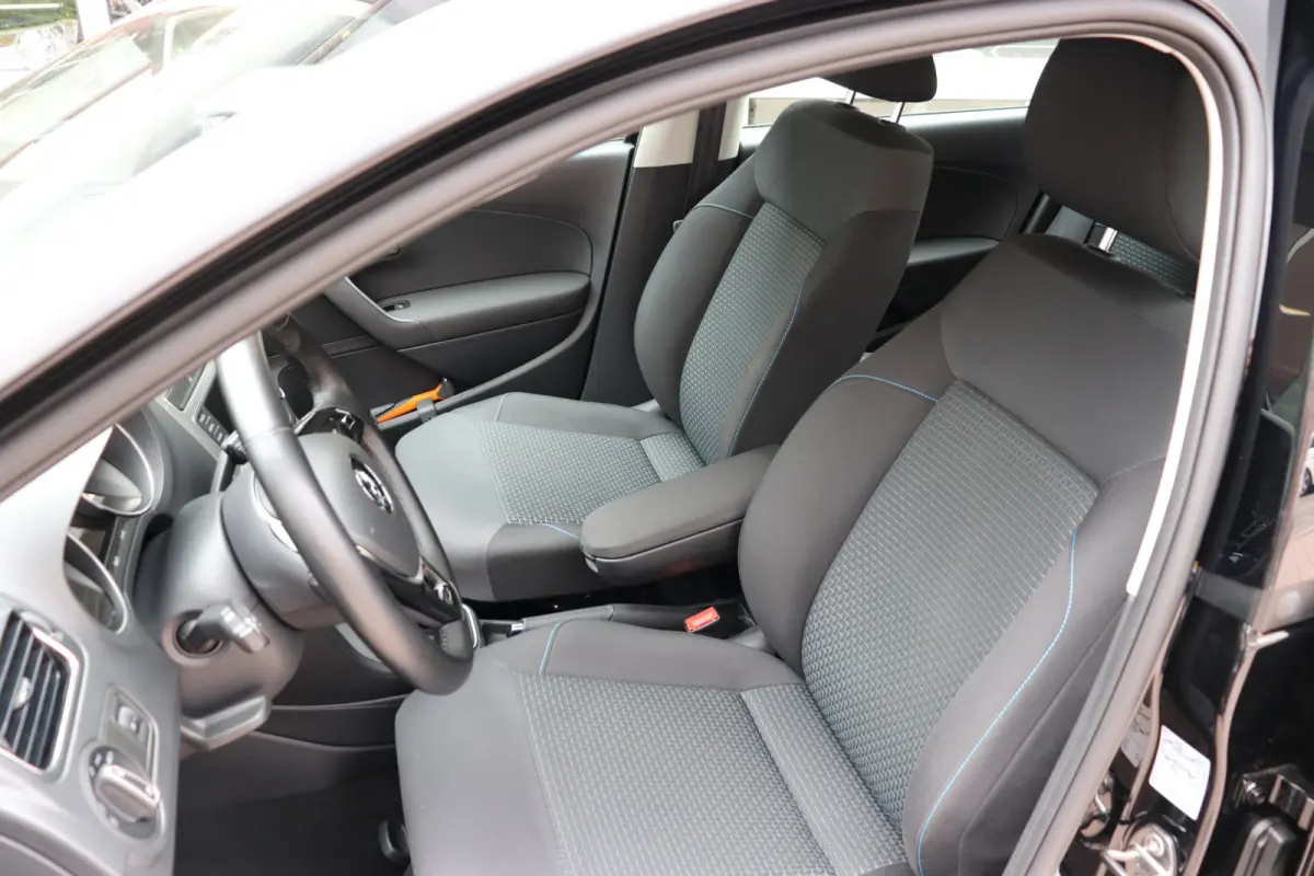 1.0 BlueMotion Automaat. Navigatie