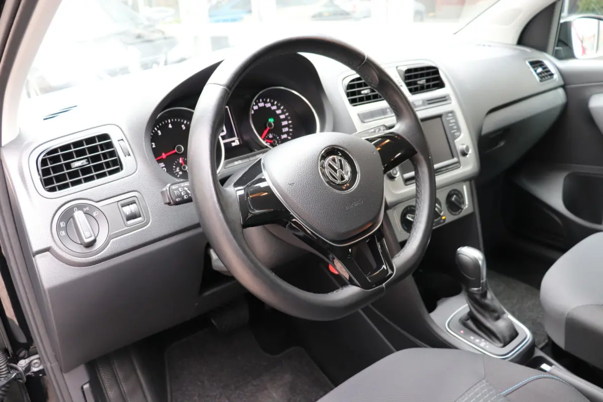 1.0 BlueMotion Automaat. Navigatie