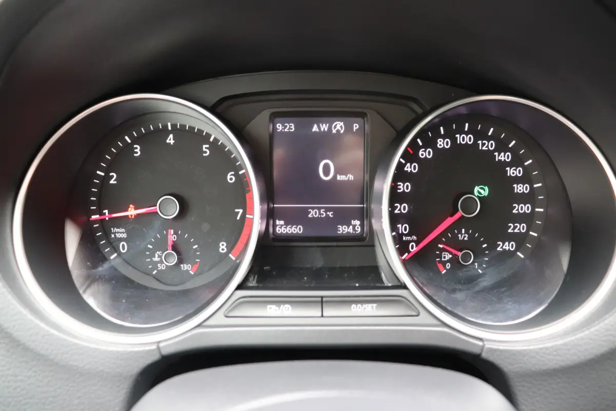 1.0 BlueMotion Automaat. Navigatie