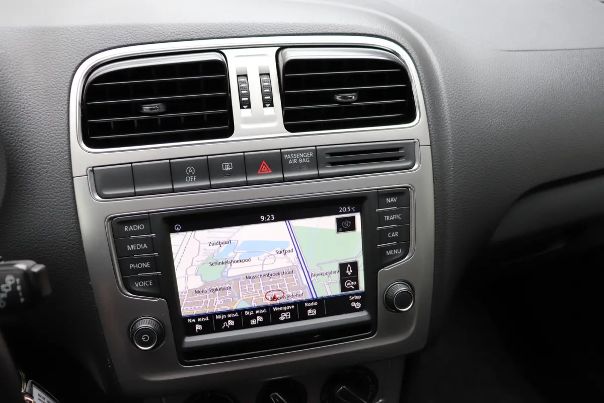 1.0 BlueMotion Automaat. Navigatie