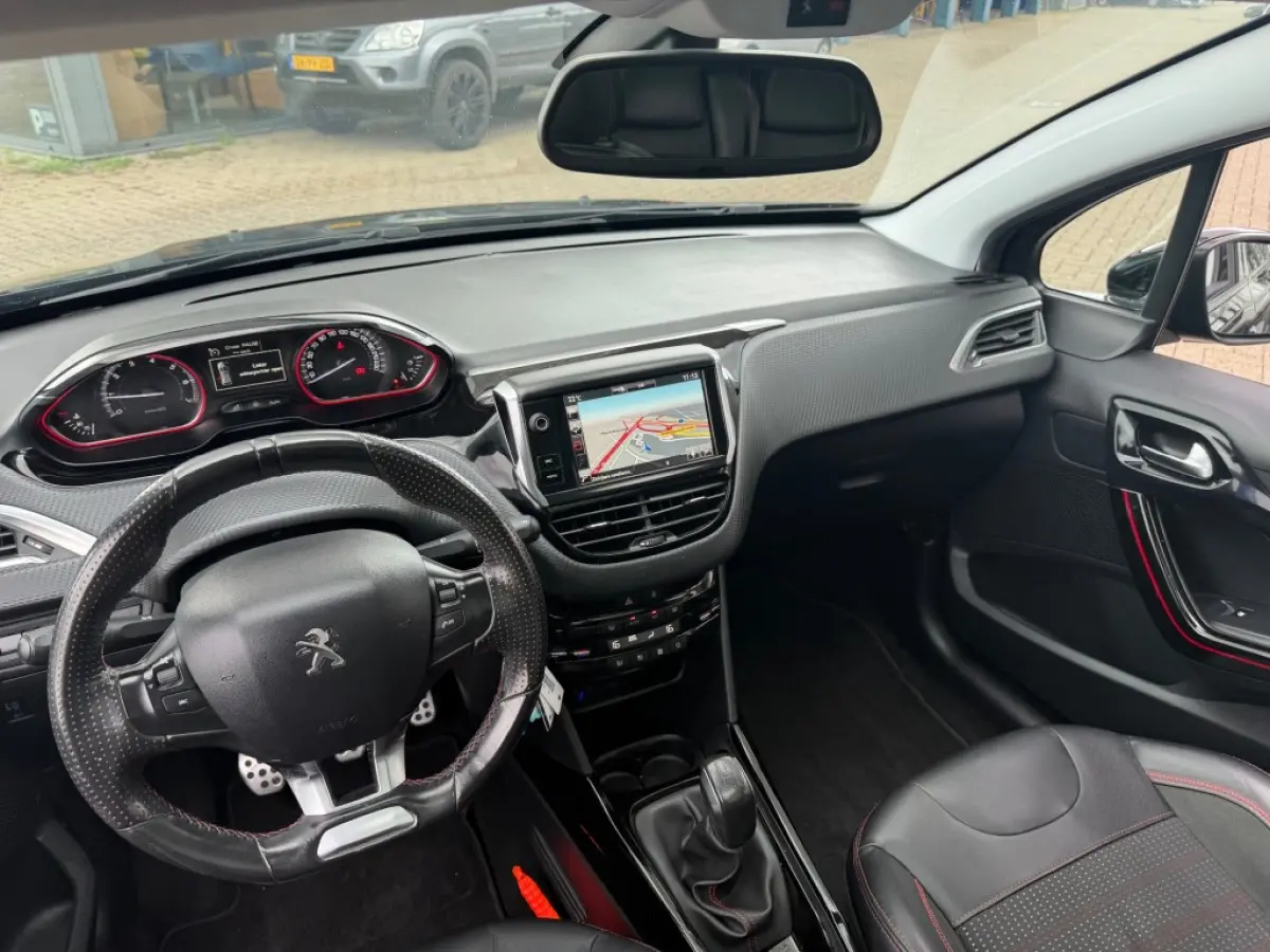 1.2 PURETECH GT-LINE NAVI PANO AIRCO/ECC PDC